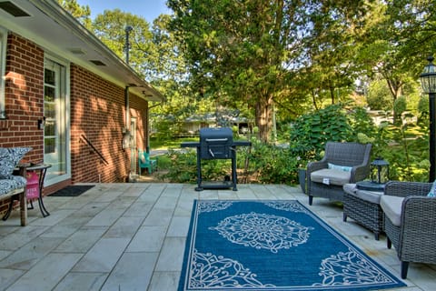 Charming Florence Getaway w/ Fireplace & Grill! House in Florence