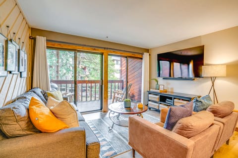 Steps to Chairlift: Breckenridge Condo w/ Hot Tubs Apartment in Breckenridge
