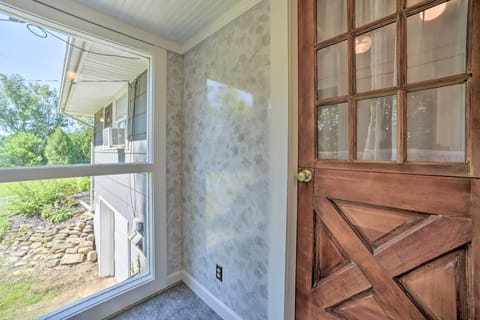 Modern Studio < 13 Mi to Saratoga Racetrack! Apartment in Saratoga