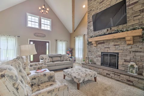 Upstate Hideaway w/ Hot Tub, 13 Mi to Malone! House in Bellmont