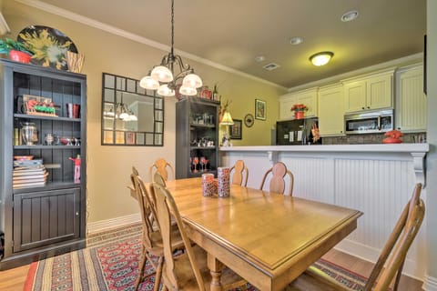 Fayetteville Apt by Univ of Arkansas Campus! Apartment in Fayetteville