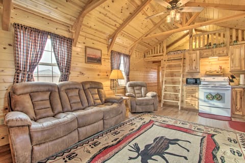 Cozy Augusta Cabin w/ Grill - Walk to Main St House in Idaho