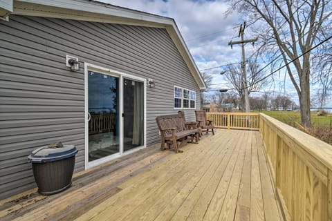 Lakefront Home w/ Deck, Fishing Dock & Canoe! House in Oneida Lake