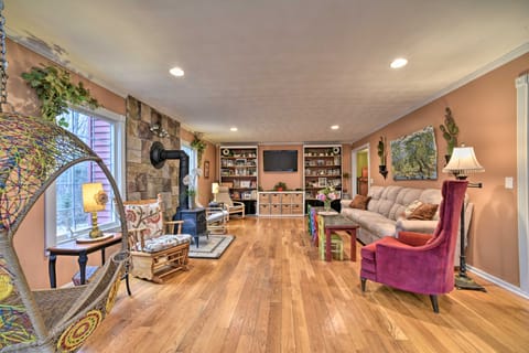 Home on 10 Acres: Perfect for MSU Football Weekend House in Meridian charter Township