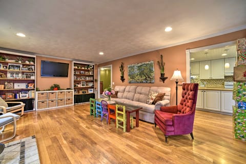 Home on 10 Acres: Perfect for MSU Football Weekend House in Meridian charter Township