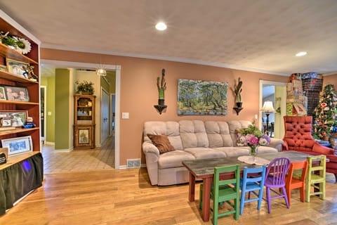 Home on 10 Acres: Perfect for MSU Football Weekend House in Meridian charter Township