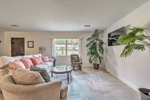 Sunny Crystal River Home w/ Screened-In Porch House in Crystal River