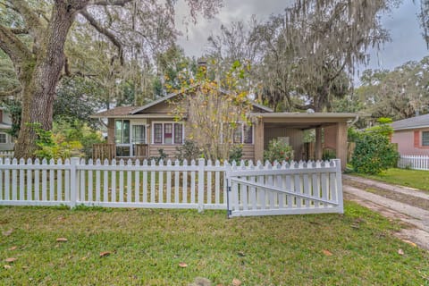 Chic Ocala Home w/ Yard ~ 1 Mi to Dtwn Square House in Ocala