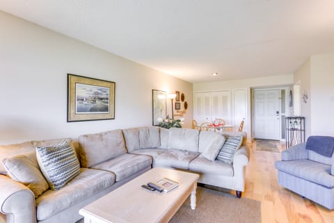 Coastal Sea Pines Escape: Walk to Beach! Apartment in Hilton Head Island