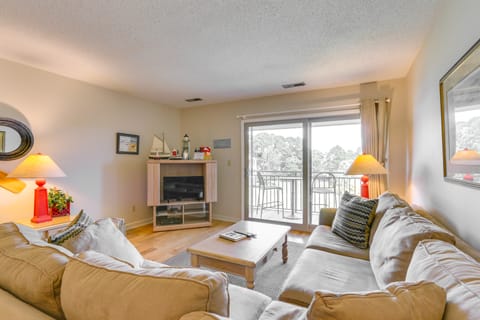 Coastal Sea Pines Escape: Walk to Beach! Apartment in Hilton Head Island