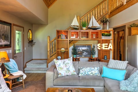 Roomy House on 2 Acres - 2 Mi to Egg Harbor Beach! House in Door County