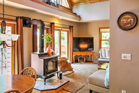 Roomy House on 2 Acres - 2 Mi to Egg Harbor Beach! House in Door County