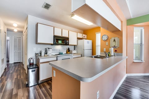 Bright Kissimmee Condo < 6 Mi to Disney World Apartment in Four Corners