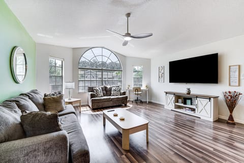 Bright Kissimmee Condo < 6 Mi to Disney World Apartment in Four Corners