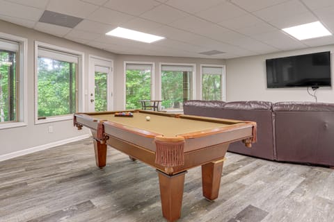 Murrayville Lakefront Cabin w/ Boat Slip & Grill! House in Lake Lanier