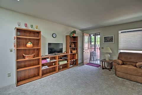 Green Valley Townhome w/ Patio & Resort Amenities Apartment in Sahuarita