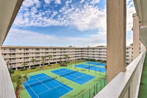 Pools + Sundeck: Beachfront Hilton Head Condo! Apartment in Hilton Head Island
