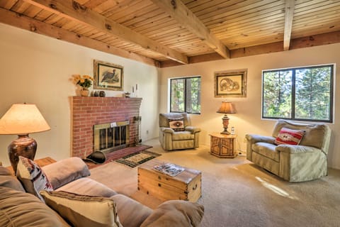 Rustic Truckee Cabin Near Donner Lake, Ski Resorts House in Donner Lake