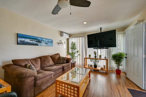 Pacific Beach Apartment: Walk to Beach & Pier! Apartment in Pacific Beach