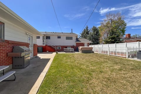 Private Yard + Patio: Denver Area Home! House in Northglenn