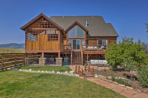Golf, Ski & Hike: Luxe Group Getaway in Granby! House in Granby