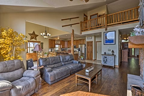 Golf, Ski & Hike: Luxe Group Getaway in Granby! House in Granby