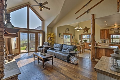 Golf, Ski & Hike: Luxe Group Getaway in Granby! House in Granby