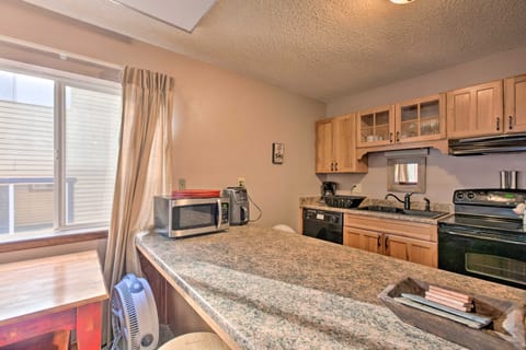 Angel Fire Mtn Escape: Walk to Chile Express Lift! Apartment in Angel Fire