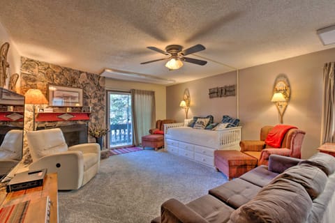 Angel Fire Mtn Escape: Walk to Chile Express Lift! Apartment in Angel Fire