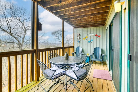 Inviting Branson West Condo w/ Pool Access Apartment in Table Rock Lake