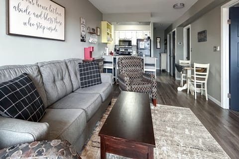 Inviting Branson West Condo w/ Pool Access Apartment in Table Rock Lake