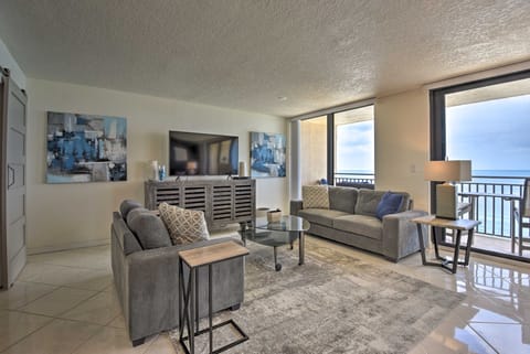 Beachfront Resort Condo w/ Panoramic Ocean Views! Apartment in Edgewater