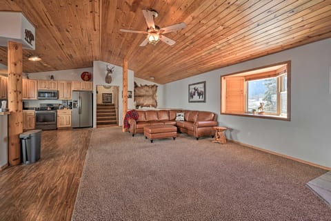 Peaceful Superior Home w/ Fire Pit & Mtn View House in Idaho