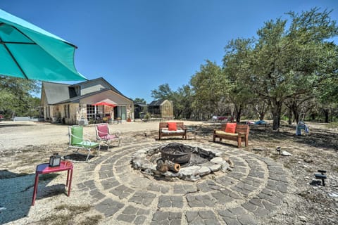 Family Friendly Hill Country Home: 13 Mi to Lake! Apartment in New Braunfels