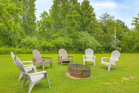 'Grandma's Farm House' on 125 Acres w/ Fire Pit! House in Kentucky