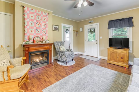 'Grandma's Farm House' on 125 Acres w/ Fire Pit! House in Kentucky