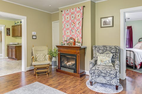 'Grandma's Farm House' on 125 Acres w/ Fire Pit! House in Kentucky