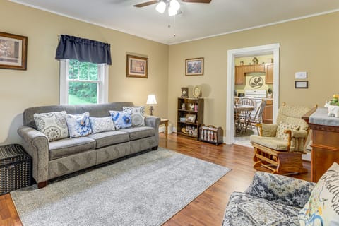 'Grandma's Farm House' on 125 Acres w/ Fire Pit! House in Kentucky