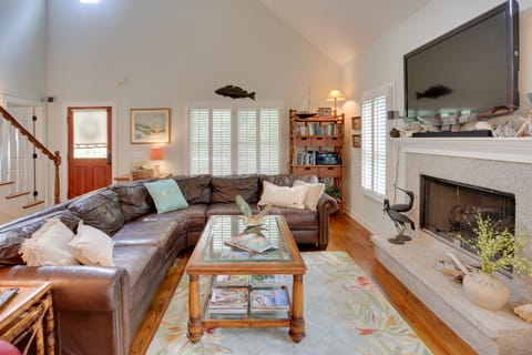 Bright St. Simons Island Escape: Walk to the Beach House in Saint Simons Island