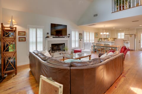 Bright St. Simons Island Escape: Walk to the Beach House in Saint Simons Island