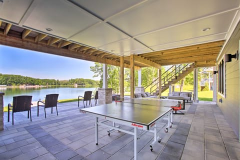 Sunroom + Hot Tub! Waterfront Silver Lake Home House in Michigan
