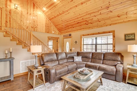 Modern Cabin w/ Grill Near Golf & Bass Fishing! House in Kentucky