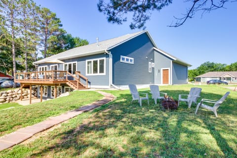 Dock + Kayaks: Alexandria Chain of Lakes Escape! House in Alexandria