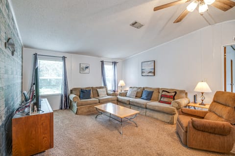 5 Mi to Homosassa Springs Park: Home w/ Yard! House in Florida