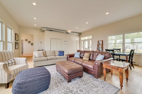 Chic Townhome on Lake Huron w/ Private Beach! Apartment in Michigan