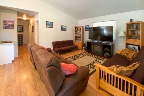 Private 2-Acre Retreat w/ MTN Views, Walk to River House in Idaho