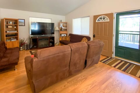 Private 2-Acre Retreat w/ MTN Views, Walk to River House in Idaho