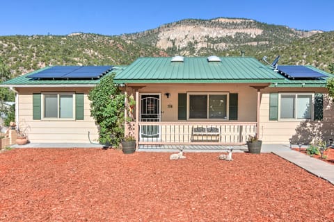 Mom's Place in Jemez - 1 Mi to Hot Spring House in New Mexico