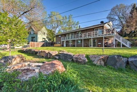 11 Mi to Denver Zoo: Lakewood Studio w/ Fire Pit! Apartment in Lakewood