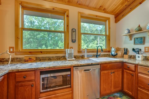 Barn-Style Georgia Vacation Rental - Pet Friendly! Apartment in Georgia